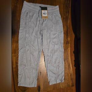 Womens Northface Cropped Light Gray Pants